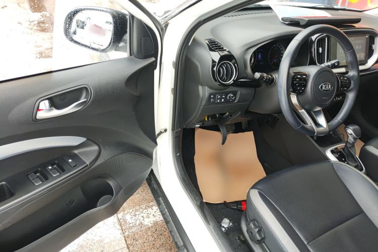 Used Kia kx1 Stonic 2021 1.4L CVT Fun & Sunroof Model
