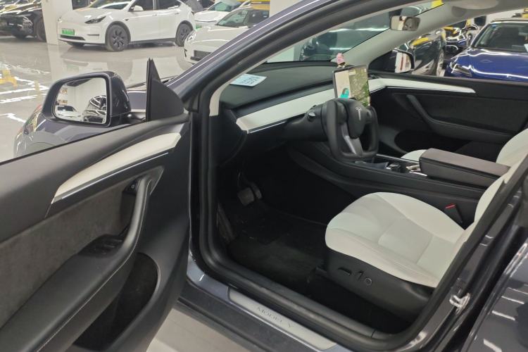 Used Tesla Model Y 2021 Long-Range All-Wheel-Drive Version 3D7
