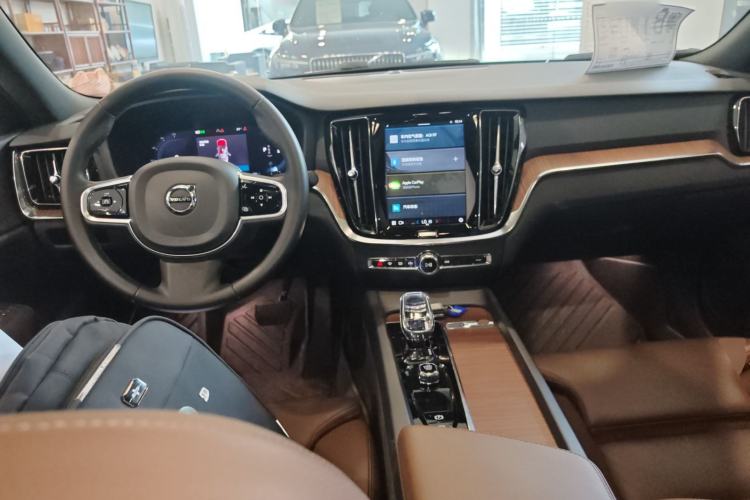 Used Volvo S60 2024 B4 Zhiyuan Luxury Edition
