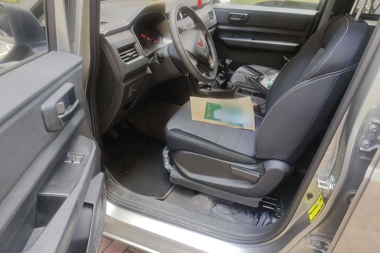 Used Wuling Hongguang PLUS 2020 1.5L Manual Standard Edition 5 Seats
