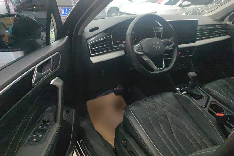 Used Volkswagen Tiguan L 2024 Outstanding Model 330TSI Automatic Two-Wheel Drive Longteng Edition
