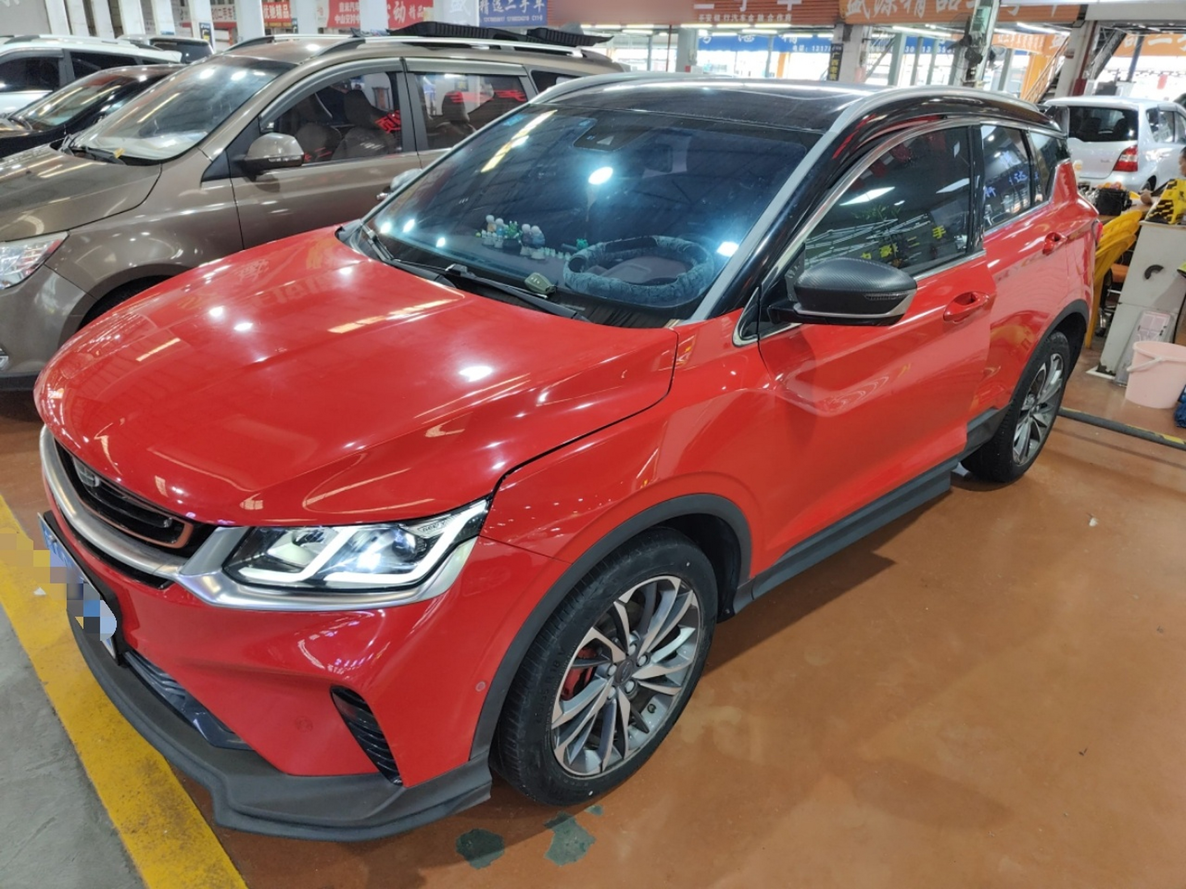 تحت مقدمة السيارة