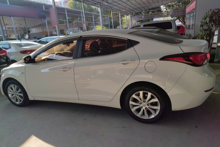 Used Hyundai Elantra 2016 1.6L Automatic Smart Version
