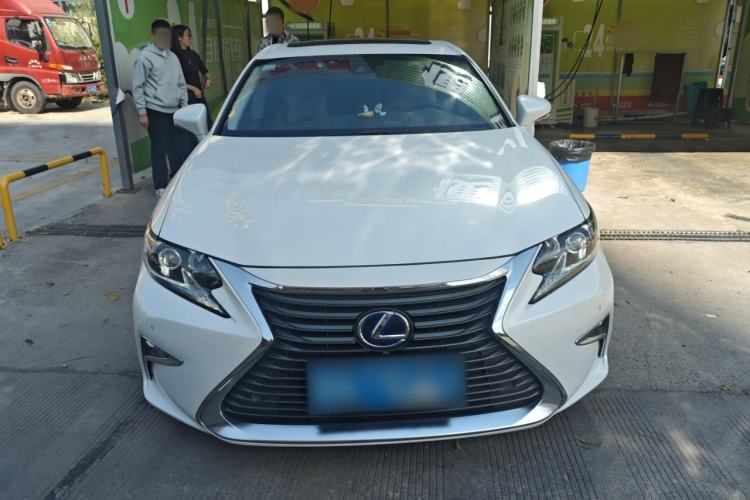 Used Lexus ES 2015 300h Comfort Edition
