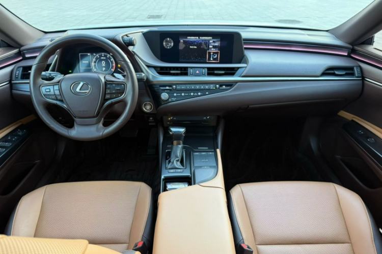 Used Lexus ES 2020 200 Excellence Edition
