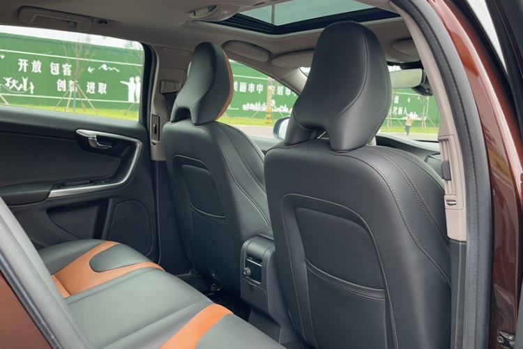 Used Volvo V60 2016 Cross Country T6 AWD