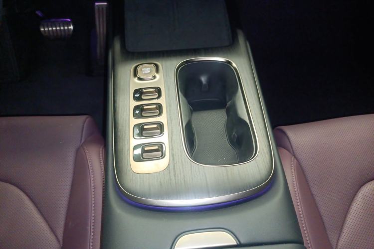 Used  SU7 2024 Four-Wheel Drive Ultra-Long Range Advanced Intelligent Driving Max Edition
