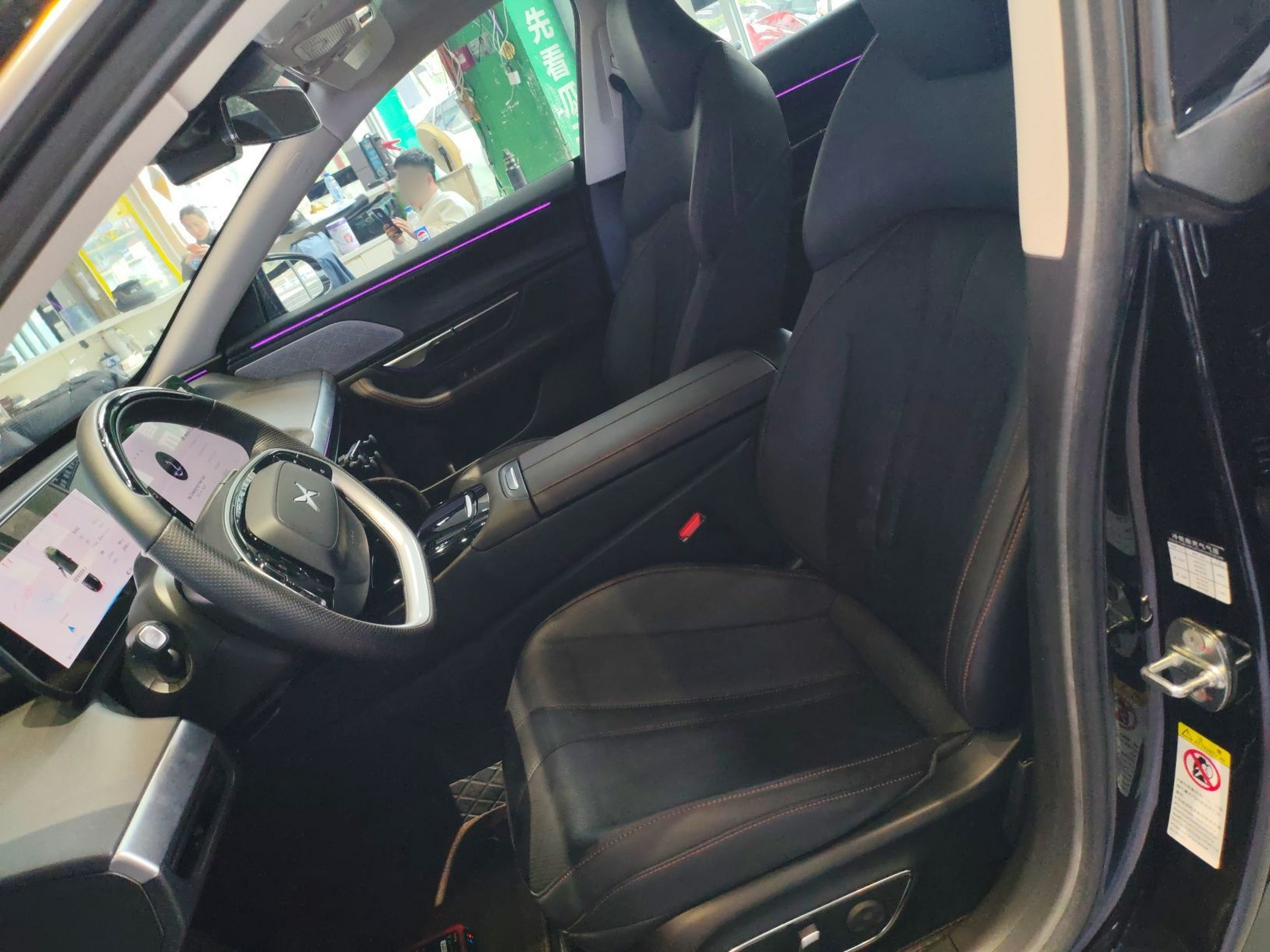 Переднее сиденье в автомобиле