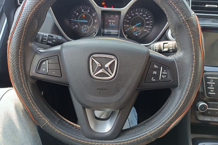 Used JMC Yusheng S330 2016 1.5L GTDi Automatic Two-Wheel Drive Fashion Edition
