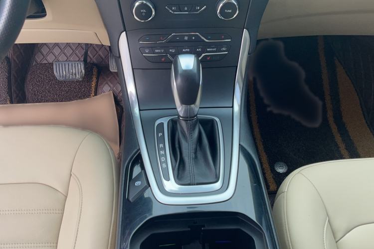 Used Ford Edge 2015 2.0T GTDi 4x4 High-Grade Model
