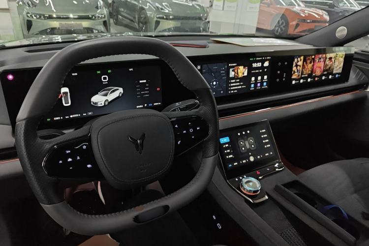 Used VOYAH PASSION 2024 PHEV Four-Wheel Drive Ultra-Long Range Flagship Model
