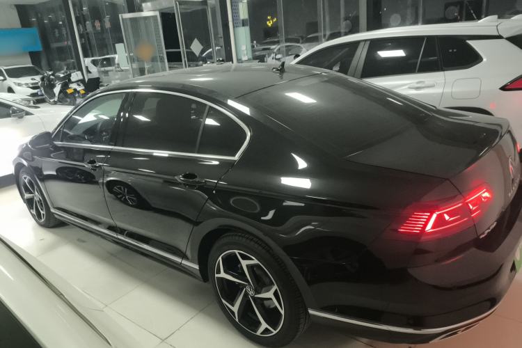 Used Volkswagen Magotan 2023 2 Million Units Limited Edition 330TSI DSG Leading Version
