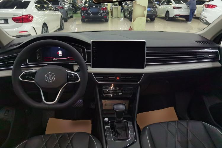 Used Volkswagen Tiguan L 2022 330TSI Automatic Two-Wheel Drive Smart Edition
