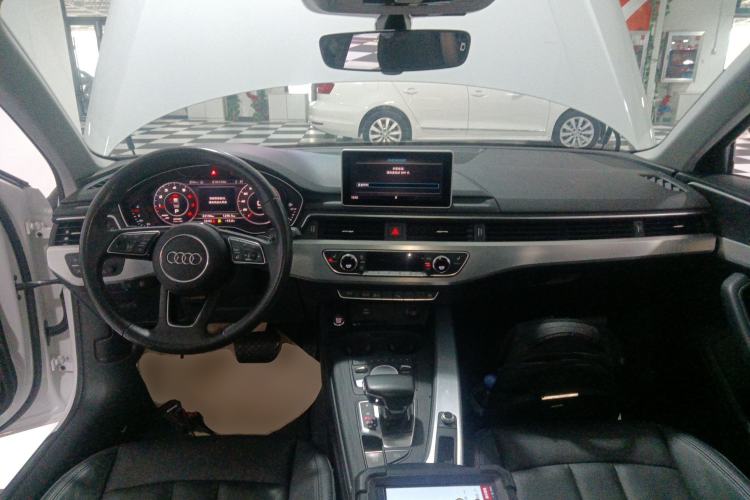 Used Audi A4L 2018 30th Anniversary Edition 40 TFSI Fashion Model
