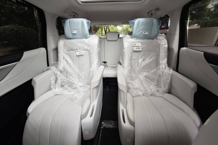 Used Buick GL8 New Energy 2024 Lu Zun Deluxe Edition 7-Seater
