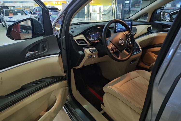 Used Buick GL8 2023 Facelifted Land Cruiser Executive Luxury Version