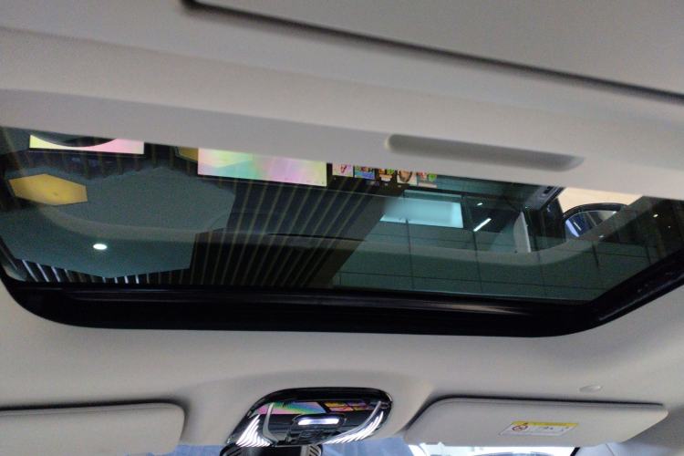 Used VOYAH Dream 2025 PHEV Four-Wheel Drive Prestige Kunpeng Edition
