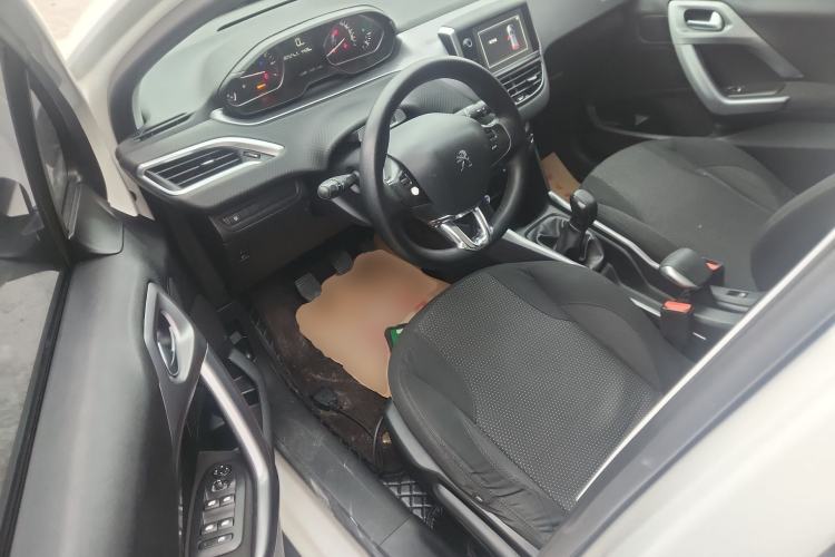 Used Peugeot 2008 2014 1.6L Manual Fashion Edition