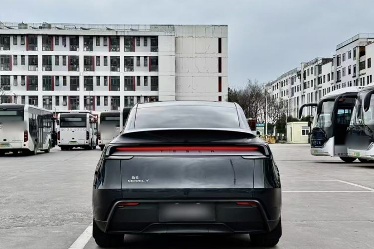 Used Tesla Model Y 2025 Rear-Wheel-Drive Version
