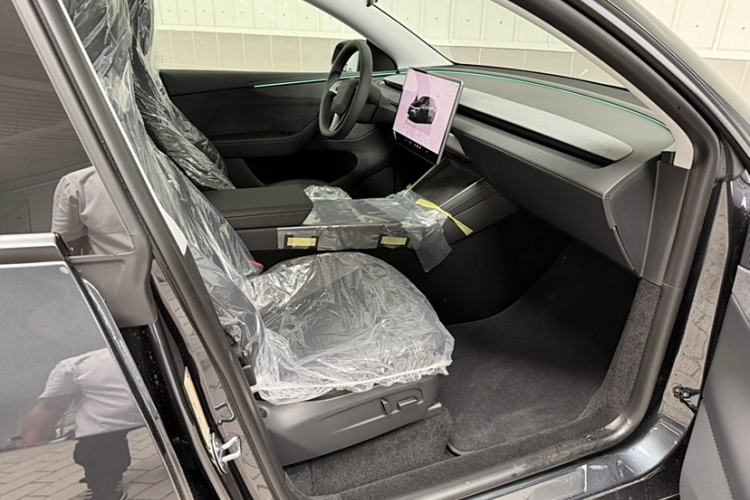 Used Tesla Model Y 2025 Updated Version Long-Range All-Wheel Drive
