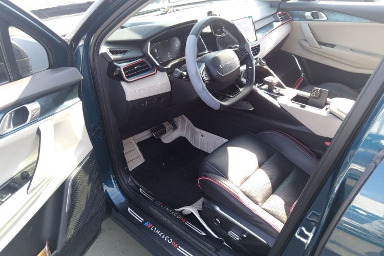 Used Lynk & Co 06 2021 1.5T Shero Pink Special Edition
