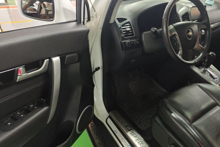 Used Chevrolet Captiva 2014 2.4L 4x4 Flagship Edition 7 Seats
