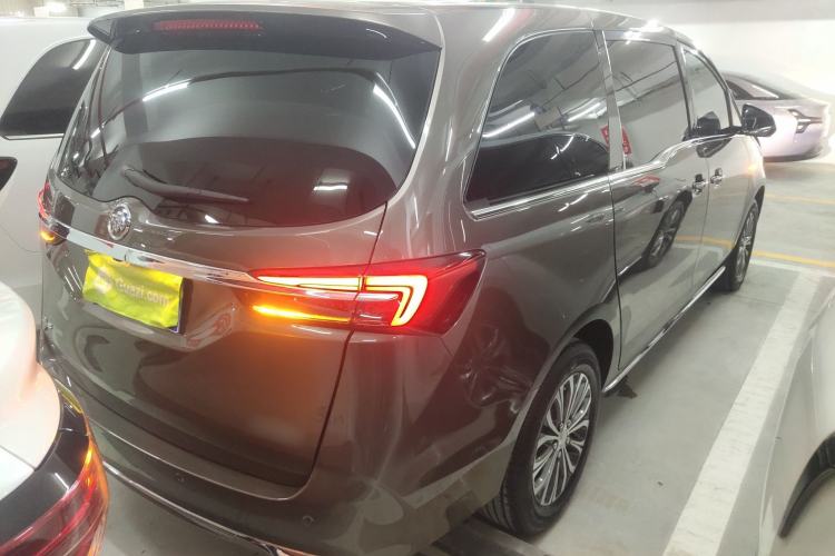 Used Buick GL8 2023 Facelifted Land Cruiser Executive Luxury Version
