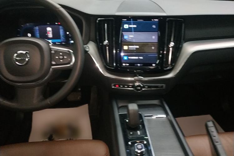 Used Volvo XC60 2022 B5 4x4 Zhiyi Luxury Edition
