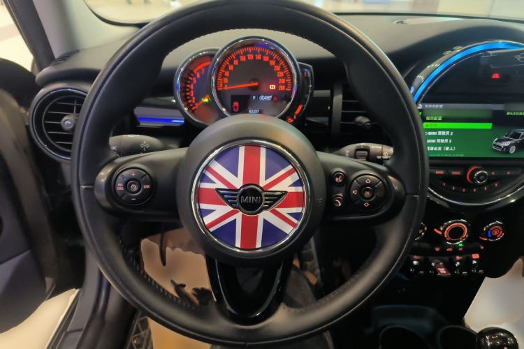 Used  MINI 2019 1.5T COOPER Classic Edition Five-Door Version
