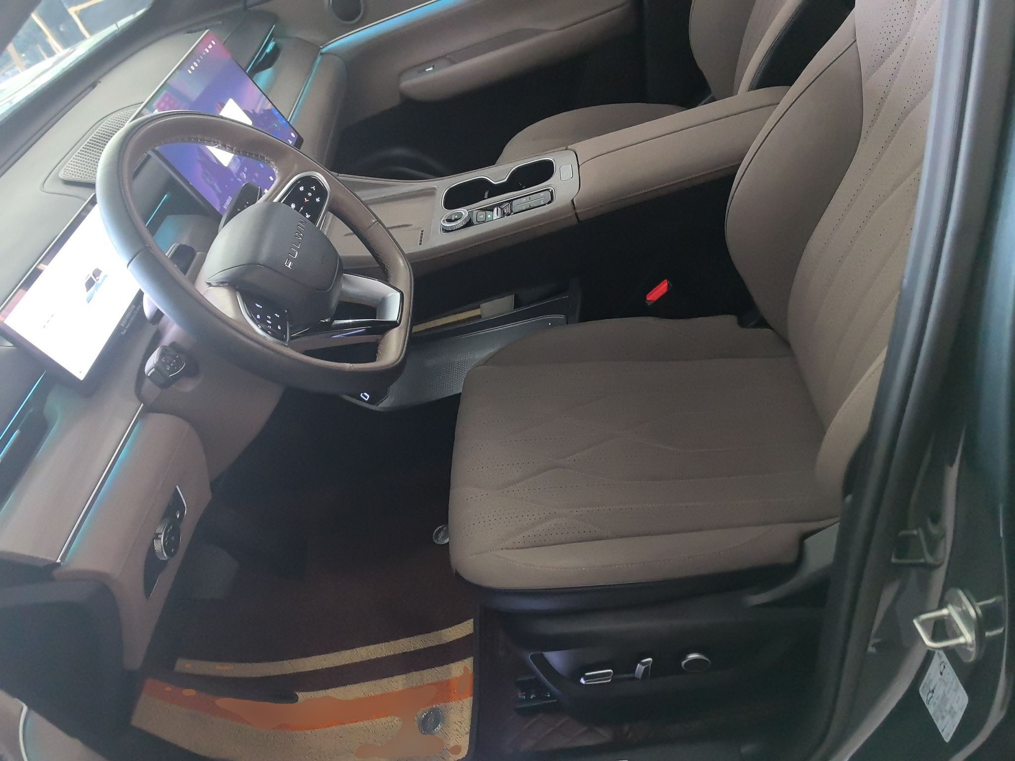 Переднее сиденье в автомобиле