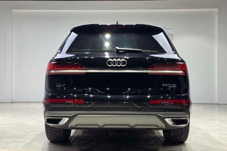 Used Audi Q7 2021 55 TFSI quattro S line Sport model
