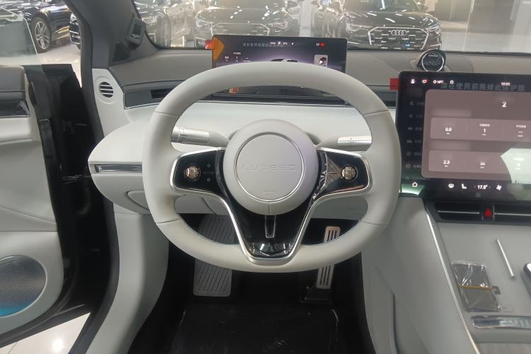 Used Hima Luxeed S7 2024 Pro Model
