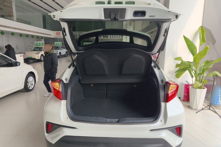 Used Toyota C-HR 2018 2.0L Leading with Sunroof China VI Standard
