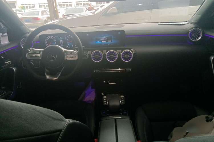 Used Mercedes-Benz A-Class 2022 Revised Version A 200 L Sport Sedan Fashionable Style
