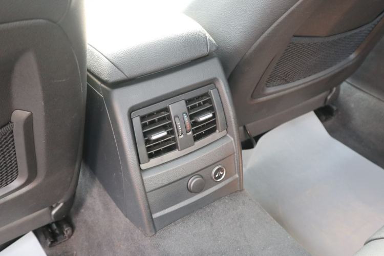 Used BMW 3 Series 2015 320Li Luxury Edition Fashion Model
