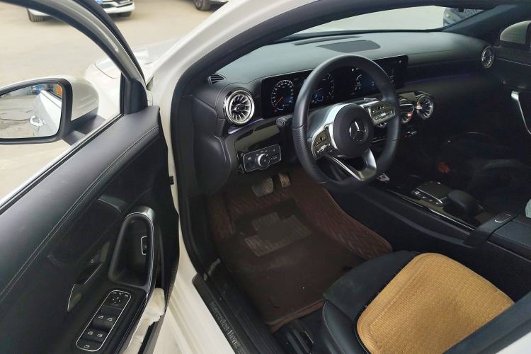 Used Mercedes-Benz A-Class 2022 Second Facelift A 200 L Sport Sedan Fashion Version
