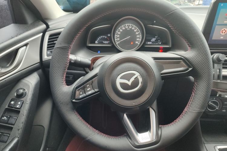 Used Mazda Mazda 3 Axela 2017 Hatchback 1.5L Manual Comfort Edition China V