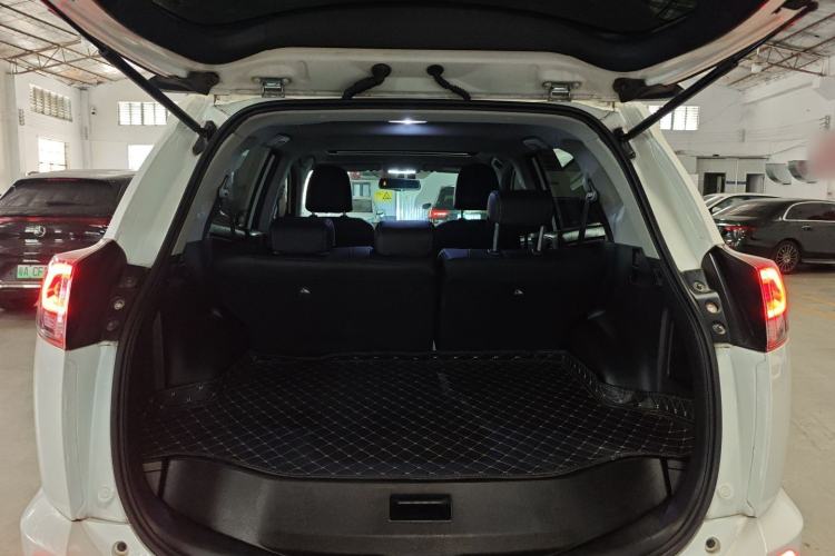 Used Toyota RAV4 2016 2.0L CVT Two-Wheel Drive Fashion Edition China V Standard