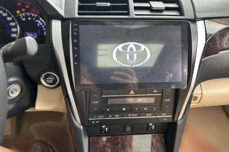 Used Toyota Camry 2016 2.0G 10th Anniversary Leading Edition
