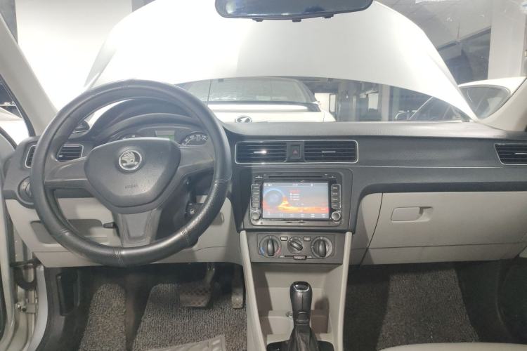 Used Skoda Rapid 2015 1.6L Automatic Smart Selection Model
