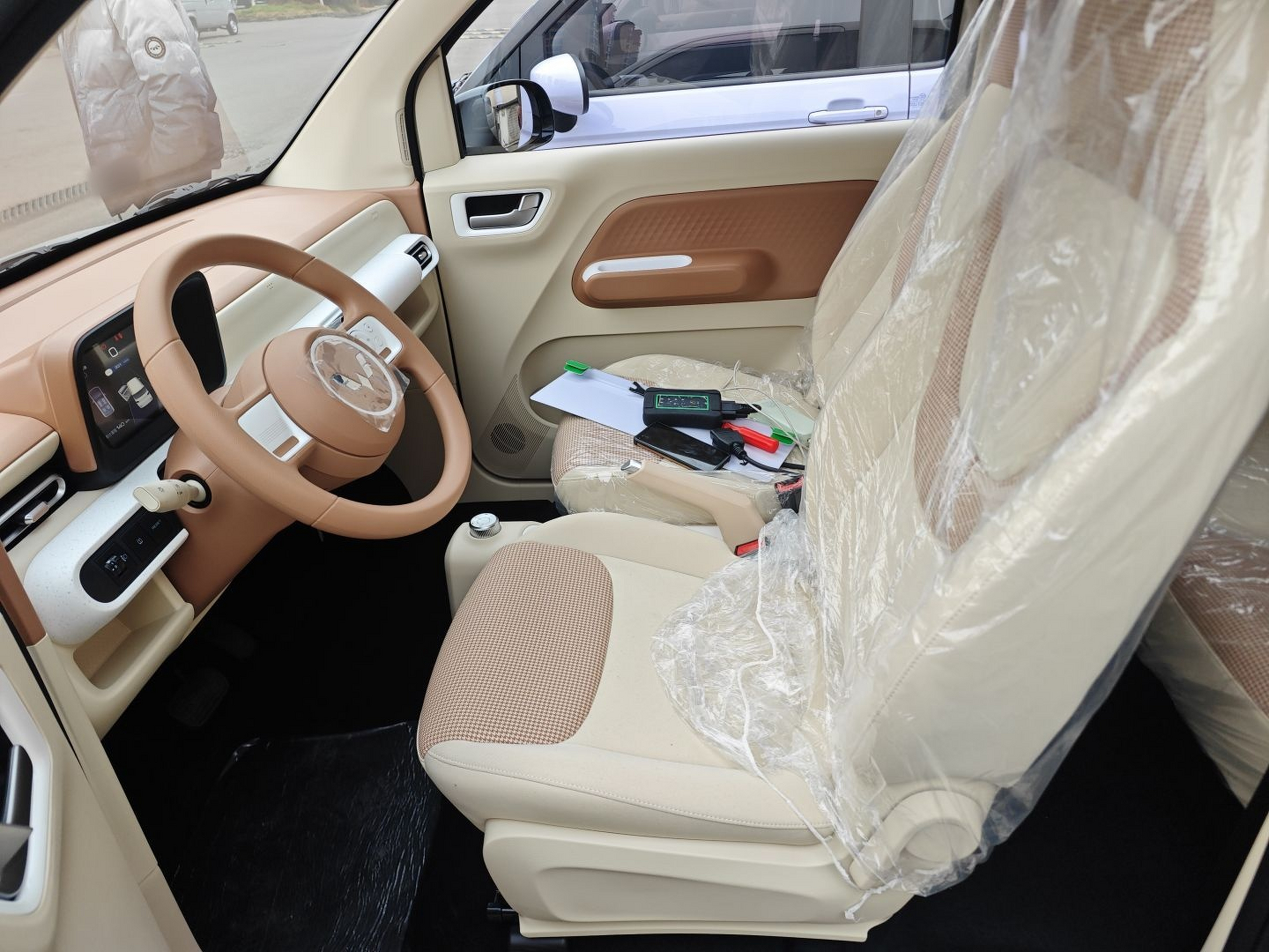 المقاعد الأمامية داخل السيارة