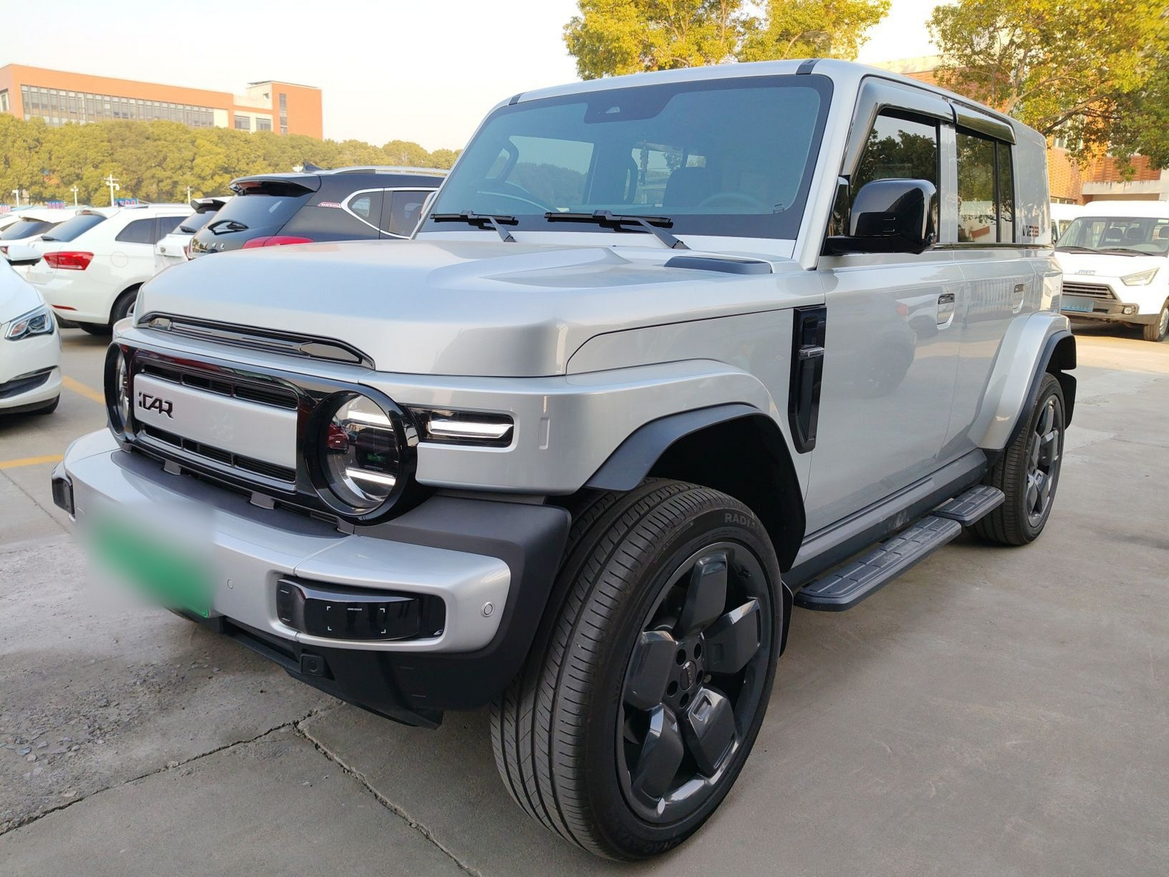 Под передней частью автомобиля