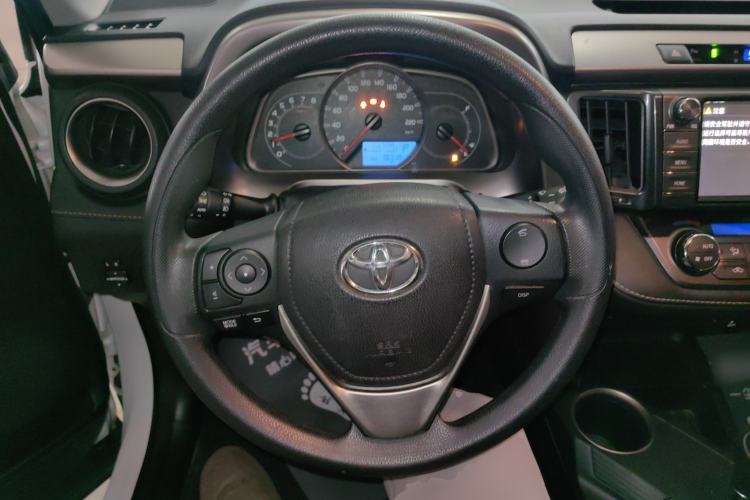 Used Toyota RAV4 2015 2.0L CVT Two-Wheel Drive Fashion Edition
