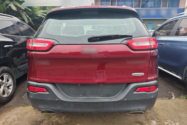 Used  Cherokee 2016 2.4L Leading Edition