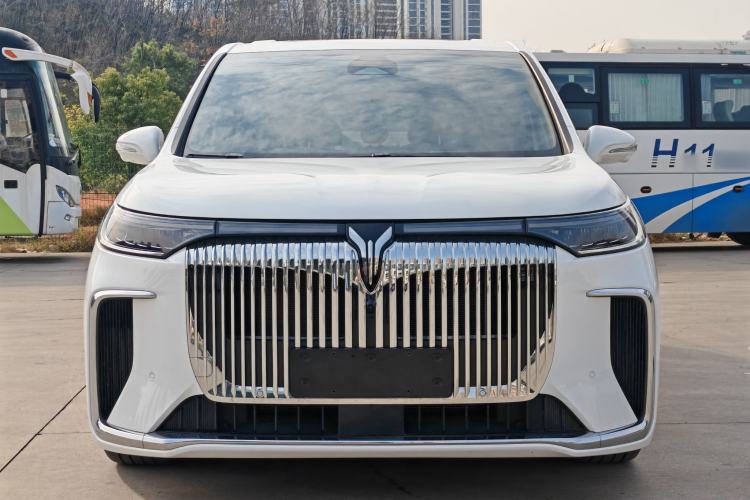 Used VOYAH Dream 2025 PHEV Four-Wheel Drive Prestige Kunpeng Edition
