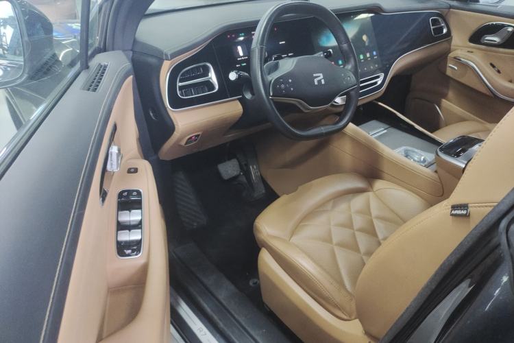 Used  R7 2023 Rear-Drive Screen King Pro Edition
