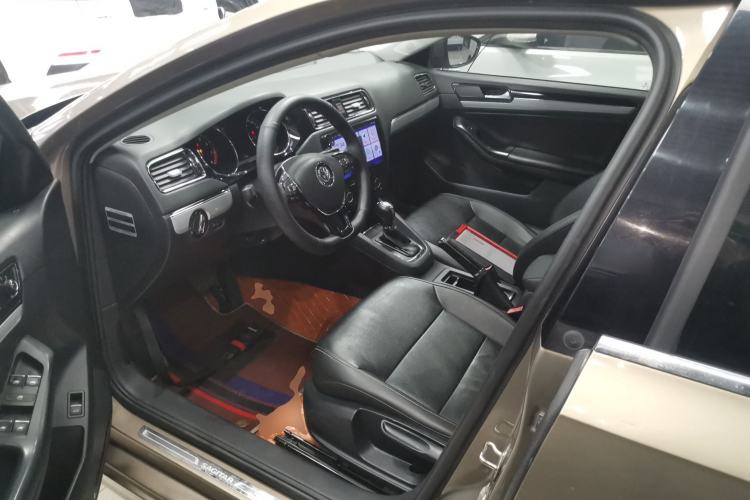 Used Volkswagen Sagitar 2017 230TSI Automatic Comfort Version
