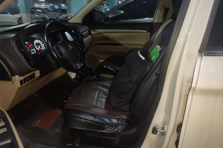 Used Mitsubishi Outlander 2013 2.4L 4x4 Luxury Navigation Edition 5 Seats
