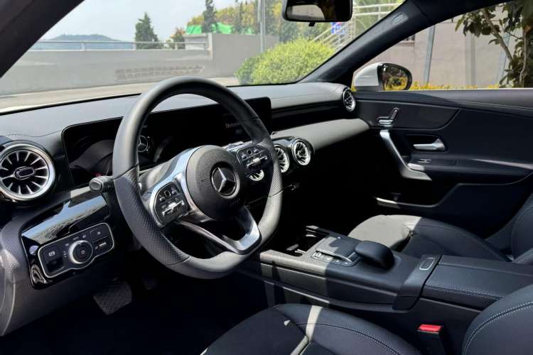 Used Mercedes-Benz A-Class 2022 Revised Version A 200 L Sport Sedan Fashionable Style
