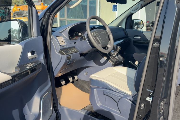 Used FORTHING Lingzhi PLUS 2024 1.5T Manual Luxury 7-Seater